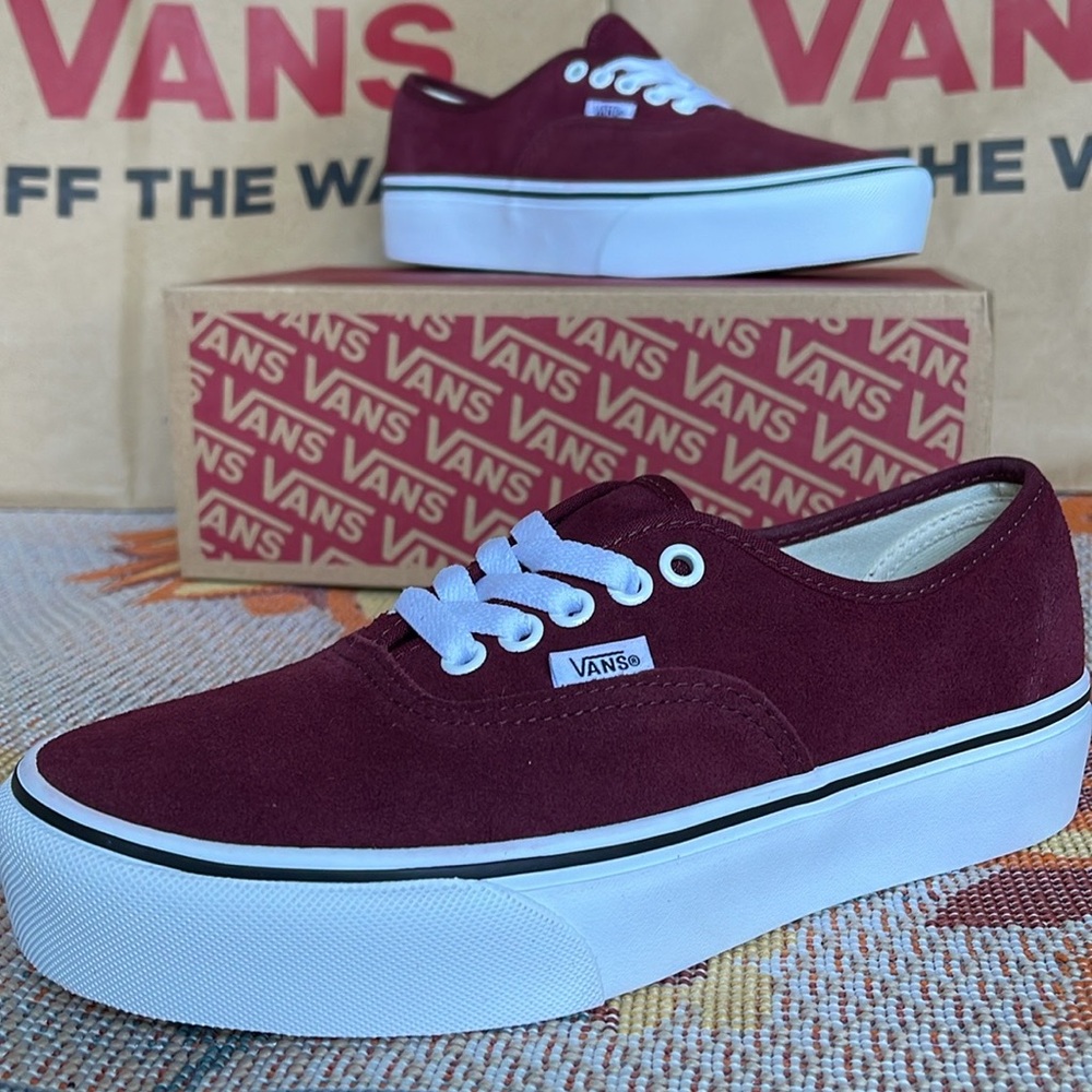 Vans WMNS Authentic Platfor
(Suede) Port Royale/True
VN0ARAVRJNR Platforms - Picture 13 of 16